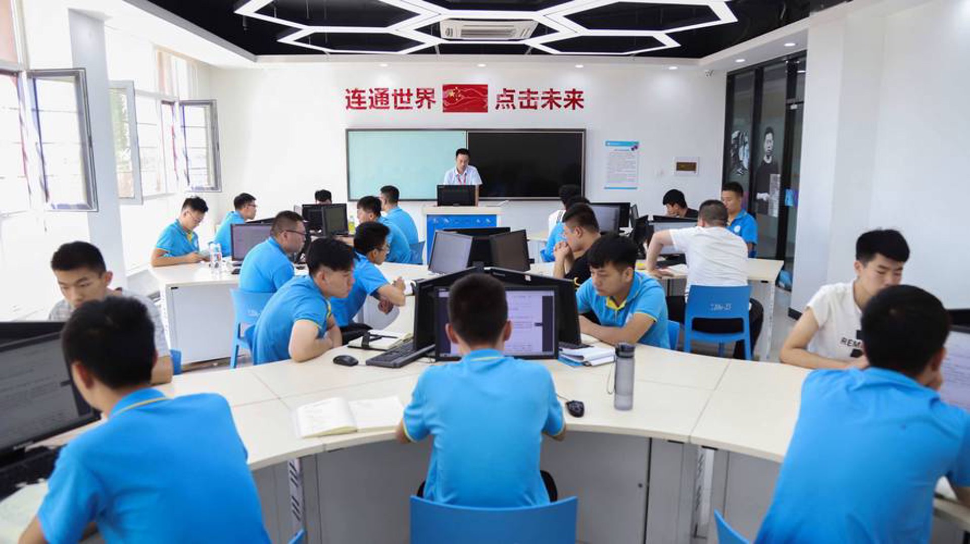 金融服务外包：如何为企业解压